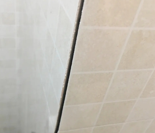 潍城瓷砖空鼓维修公司分享阳台瓷砖脱落的修复过程可以分为以下几个步骤